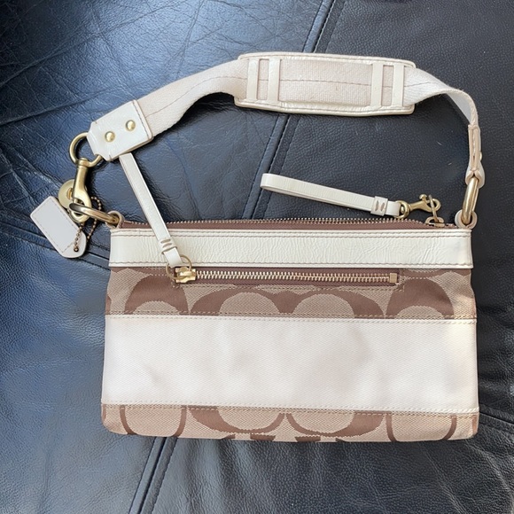 Authentic Coach Monogram Shoulder Bag - Picture 2 of 6